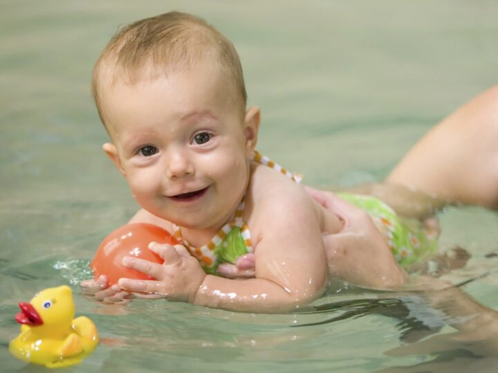 Baby- und Kleinkinderschwimmen